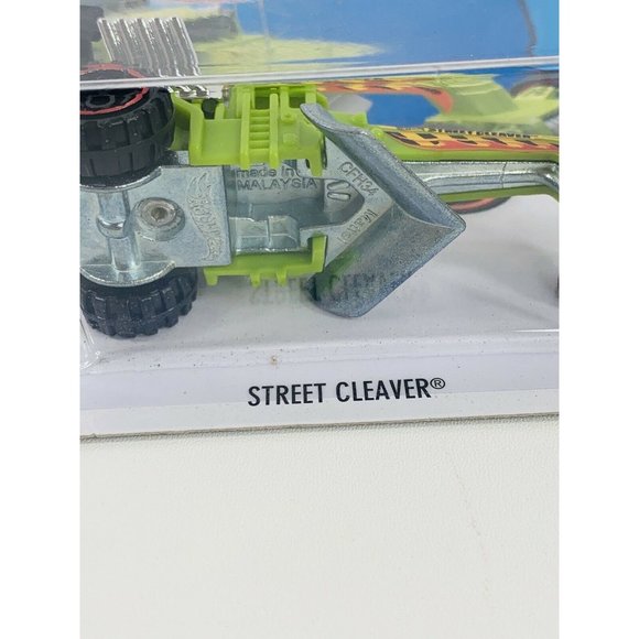 Hotwheels Street Cleaver HW City Toy Car Racecar New in Box 2013 - Picture 5 of 6